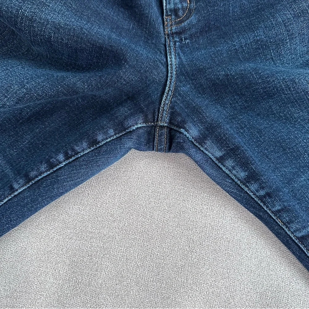 Lauren Ralph Lauren Classic Bootcut Jeans. Dark wash. Size 8 - Picture 10 of 11